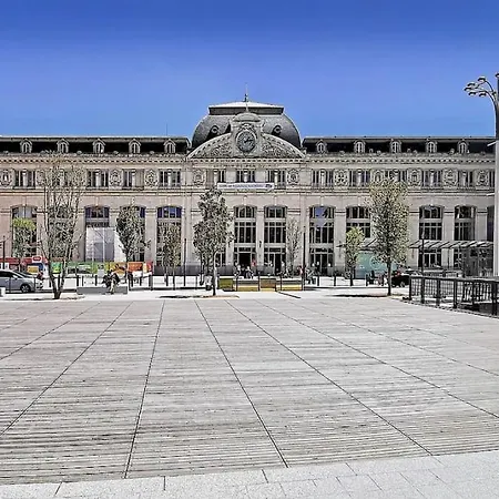 L'elegance Urbaine-clim-parking Gratuit Dans Rue