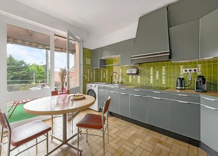 L'élégance Urbaine-clim-parking Gratuit Dans Rue