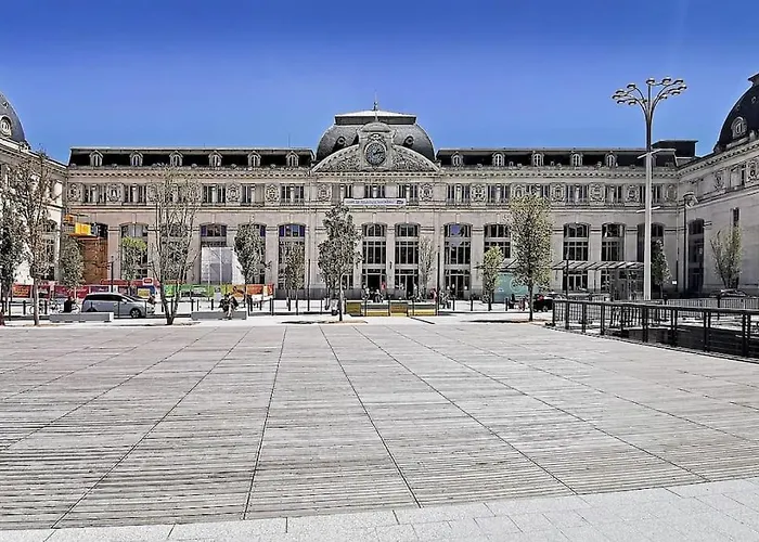 L'elegance Urbaine-clim-parking Gratuit Dans Rue