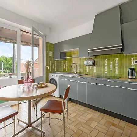 L'élégance Urbaine-clim-parking Gratuit Dans Rue