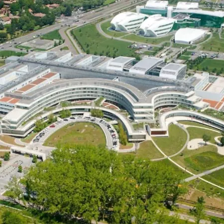L'élégance Urbaine-clim-parking Gratuit Dans Rue Tolosa
